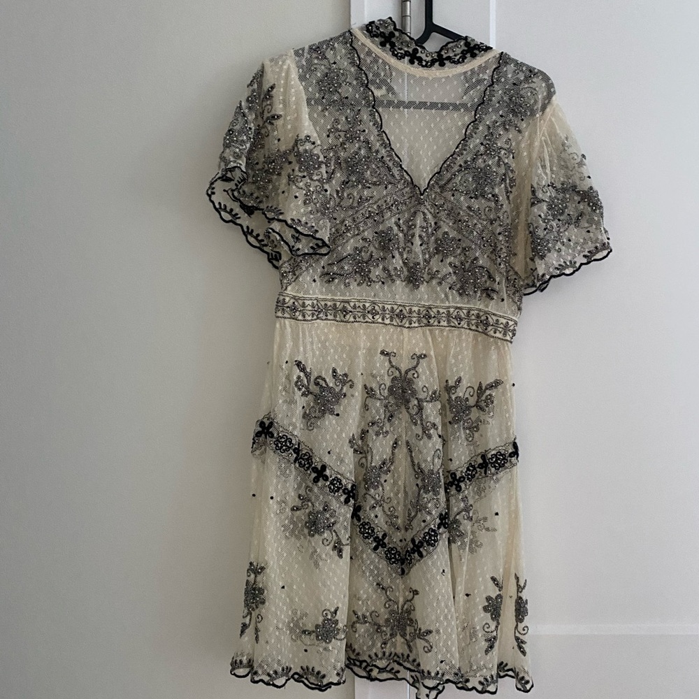 Zara lace dress - Picture 5 of 8